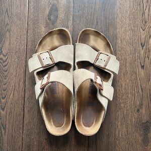 Birkenstock Arizona sandal in taupe
